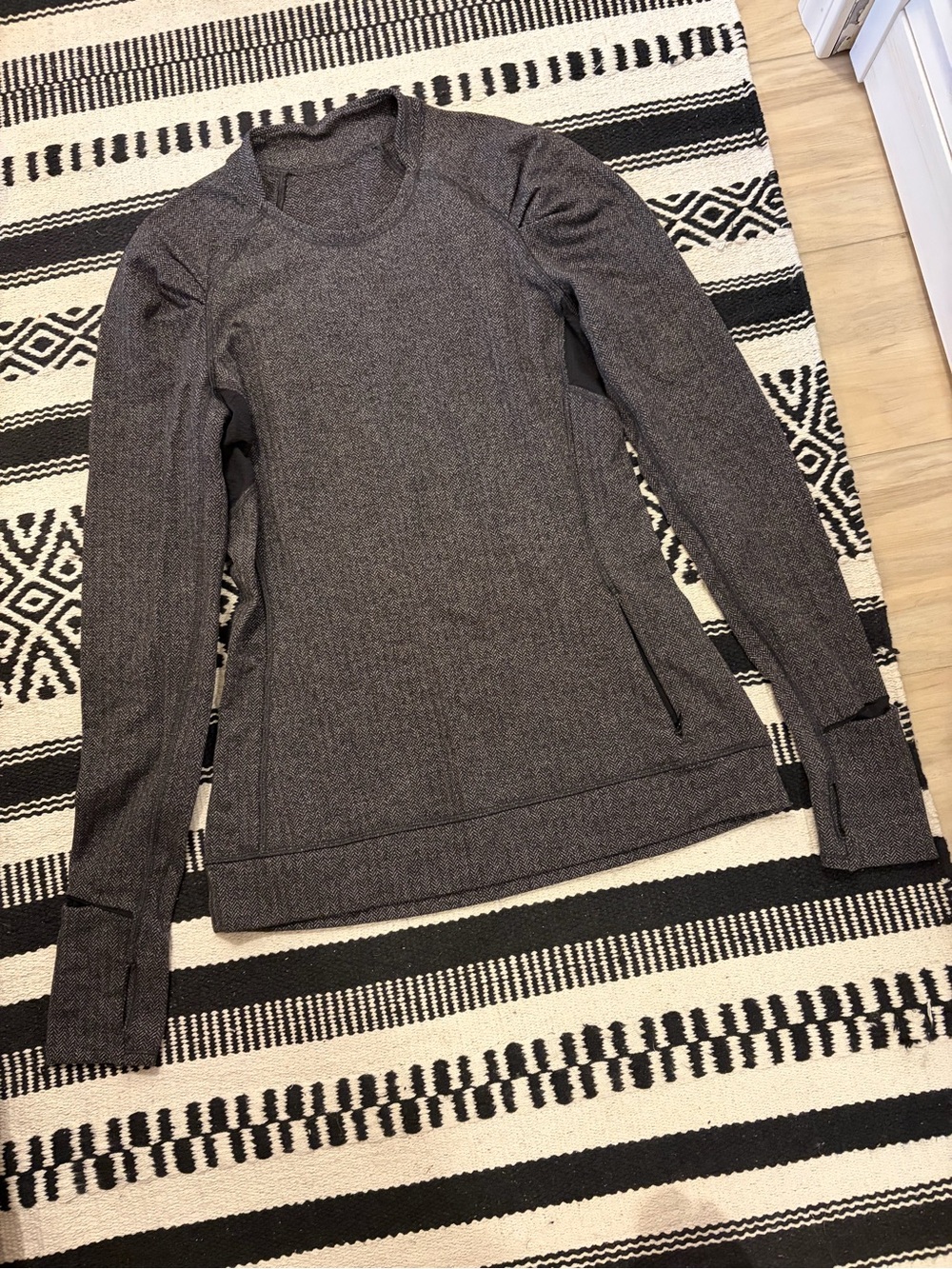 lululemon athletica Women's Long-Sleeve Gray Performance Top